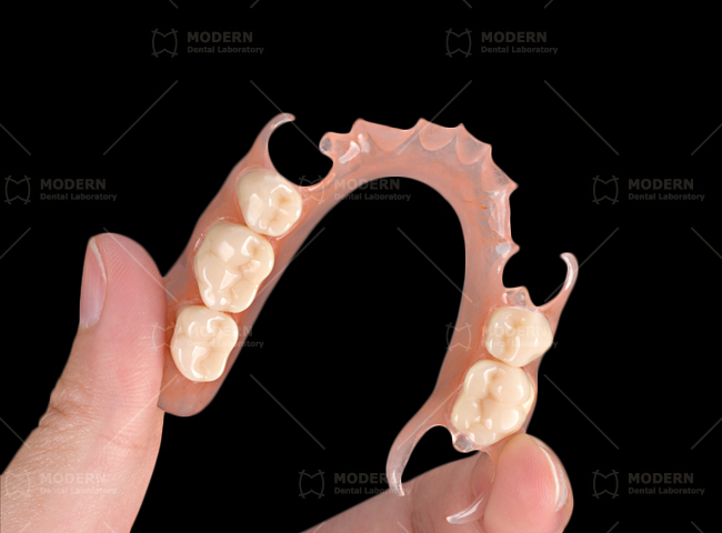 DuraFlex-Flexible-Partial-Denture-(2)